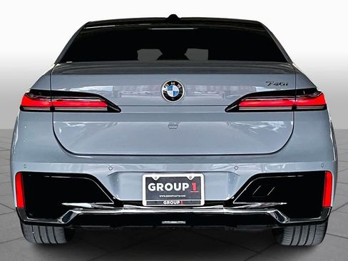 Used 2024 BMW 740i w/ Executive Package image 5