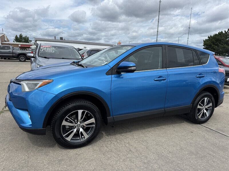 Used 2018 Toyota RAV4 XLE w/ Carpet Mat Package FWD image 2