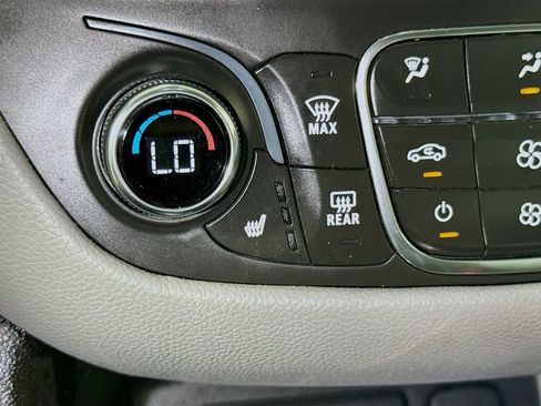 Used 2023 Chevrolet Equinox LT FWD image 18