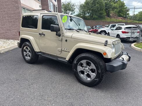 Used 2017 Jeep Wrangler Sahara w/ Trailer Tow Group AWD/4WD image 2