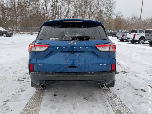 Used 2022 Ford Escape SE w/ SE Sport Appearance Package image 4
