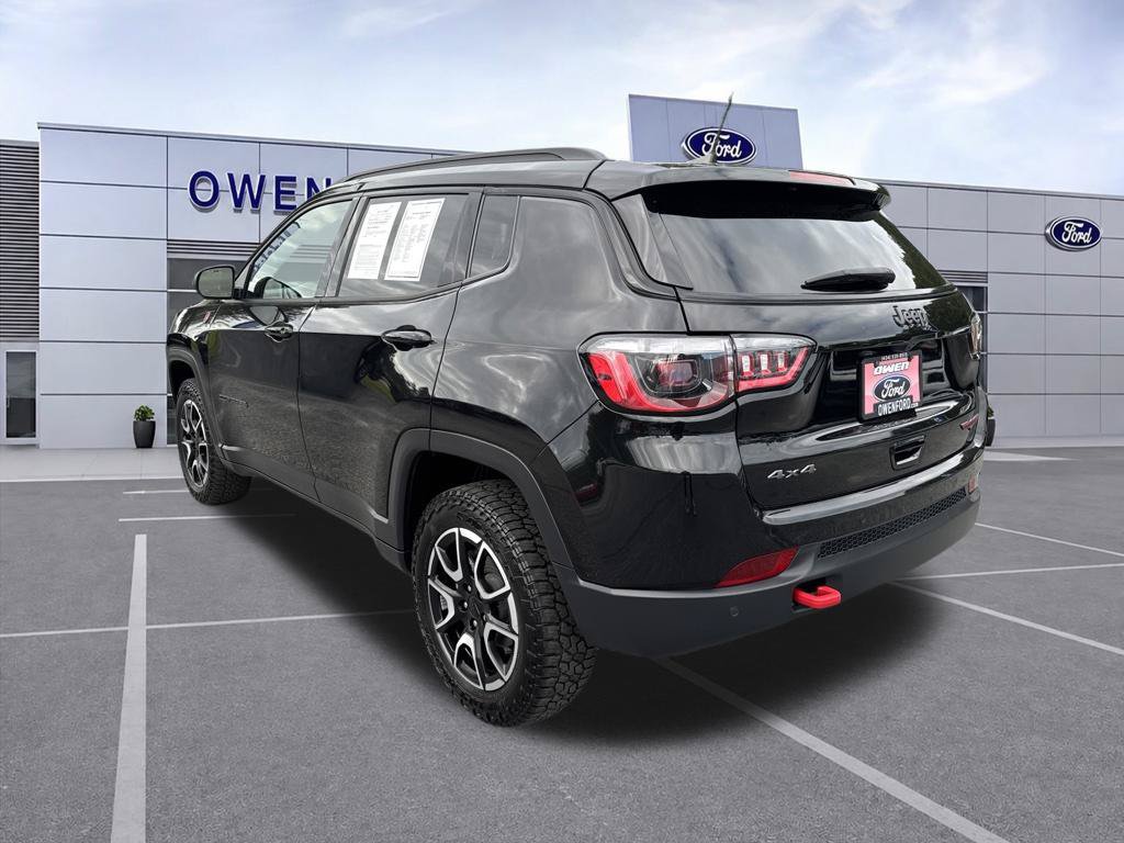 Used 2024 Jeep Compass Trailhawk AWD/4WD image 3