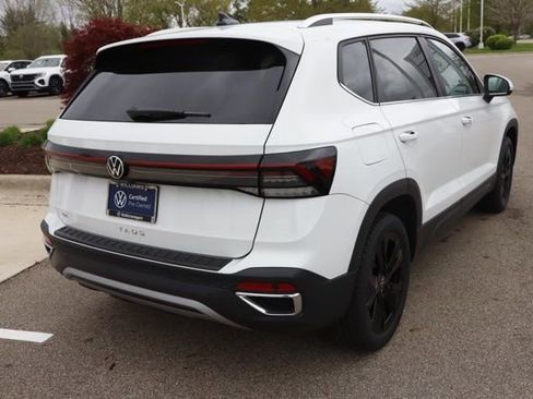 Used 2025 Volkswagen Taos SE w/ Black Wheel Package FWD image 3