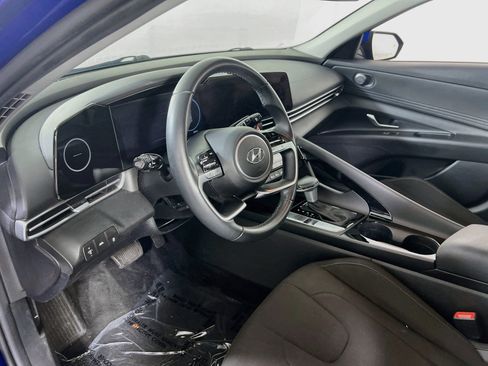 Used 2023 Hyundai Elantra SEL w/ Convenience Package FWD image 9