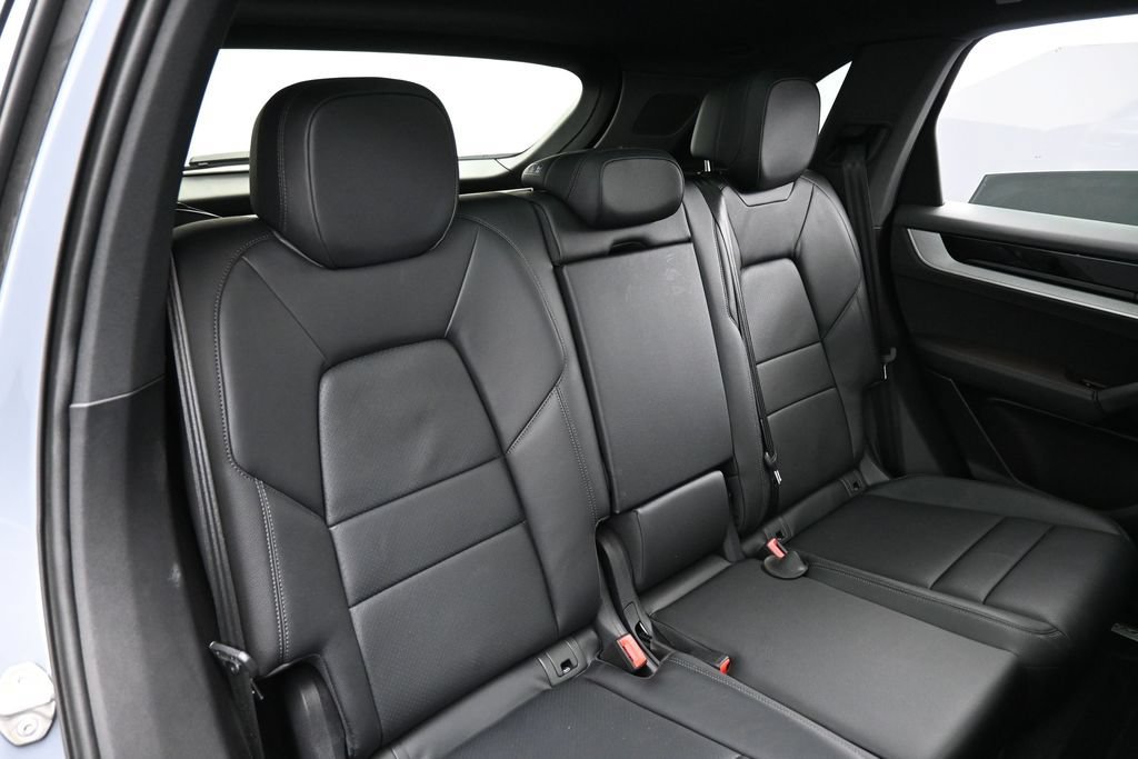 Certified 2026 Porsche Cayenne AWD/4WD image 25