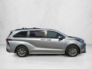 Used 2022 Toyota Sienna XLE FWD video 4