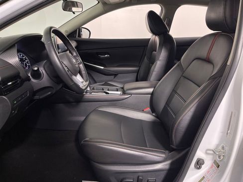 Used 2022 Nissan Sentra SR w/ SR Premium Package image 12