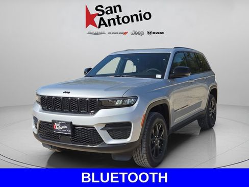 New 2025 Jeep Grand Cherokee Altitude RWD image 4