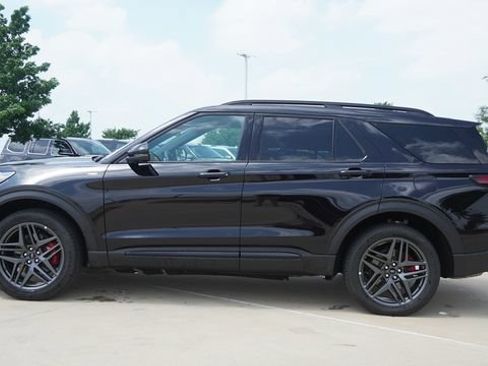 Used 2025 Ford Explorer ST-Line w/ ST-Line Street Pack AWD/4WD image 6