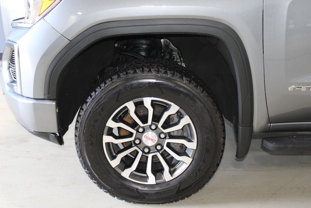 Used 2022 GMC Sierra 1500 AT4 w/ Technology Package AWD/4WD image 4