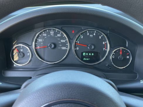 Used 2011 Jeep Liberty Sport image 28