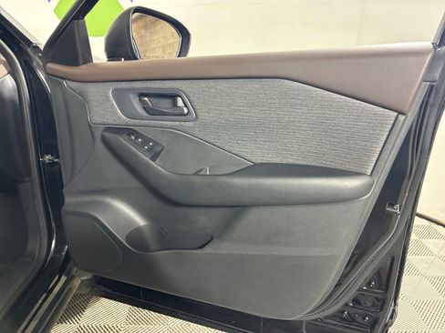 Used 2023 Nissan Rogue S AWD/4WD image 32
