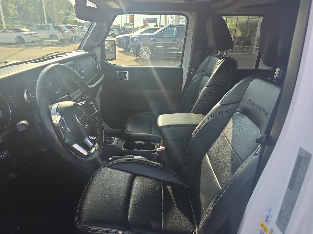 Used 2018 Jeep Wrangler Unlimited Sahara AWD/4WD image 9