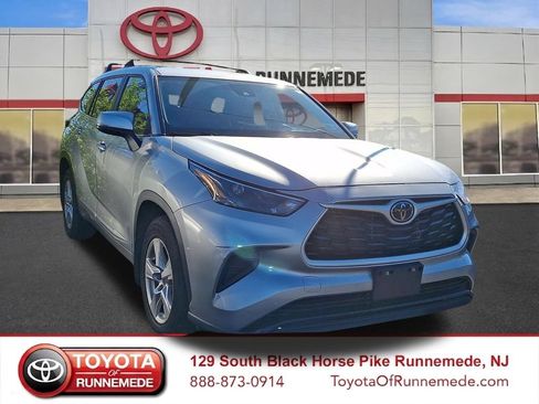 Used 2023 Toyota Highlander L FWD image 1