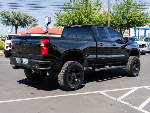 Used 2019 Chevrolet Silverado 1500 Custom w/ Custom Value Package AWD/4WD image 4