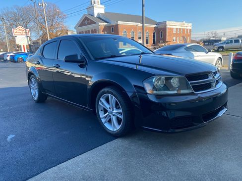 Used 2013 Dodge Avenger SE image 3