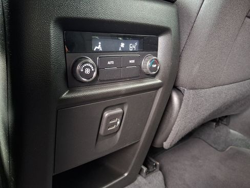 Certified 2023 Chevrolet Traverse LT FWD image 12