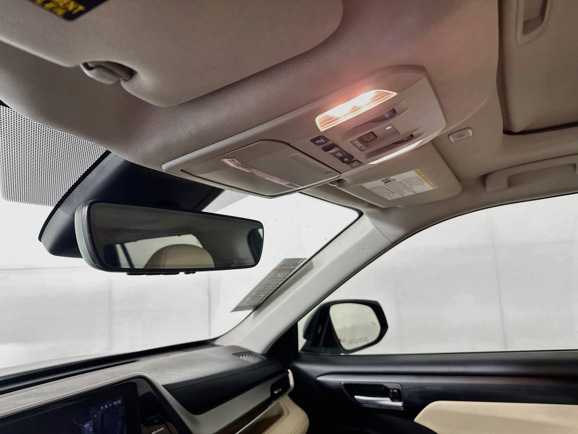 Used 2024 Toyota Highlander XLE FWD image 18