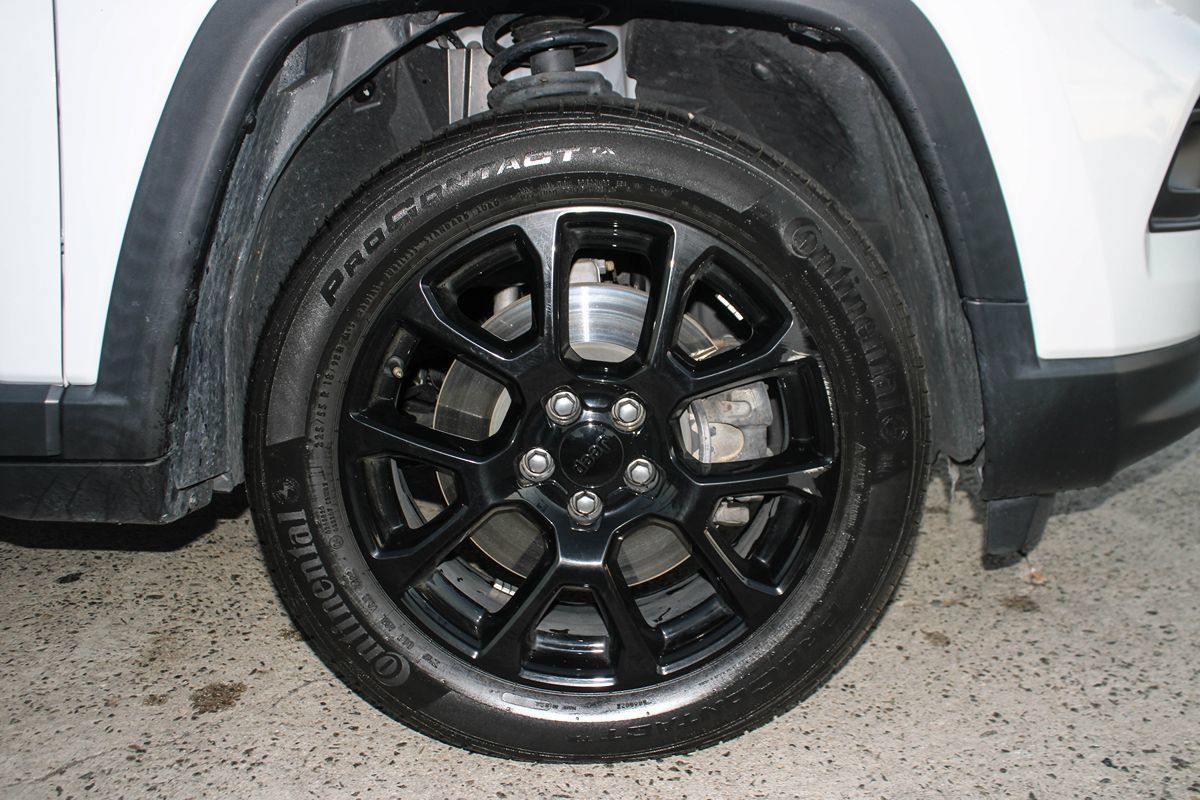 Used 2023 Jeep Compass Latitude AWD/4WD image 11