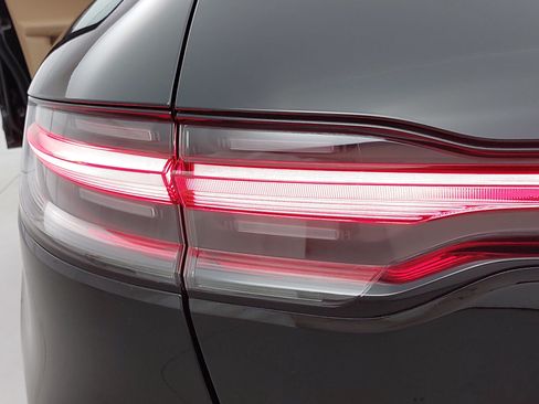 Certified 2023 Porsche Macan AWD/4WD image 37