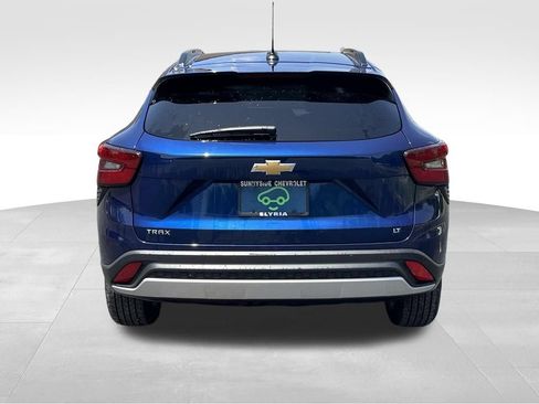 Certified 2024 Chevrolet Trax LT w/ LT Convenience Package FWD image 3