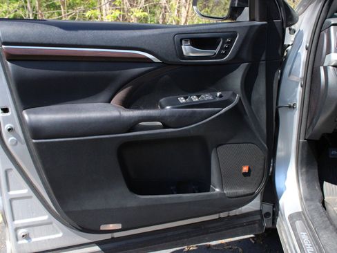 Used 2016 Toyota Highlander Limited AWD/4WD image 12