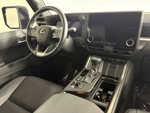 Used 2024 Lexus GX 550 image 16