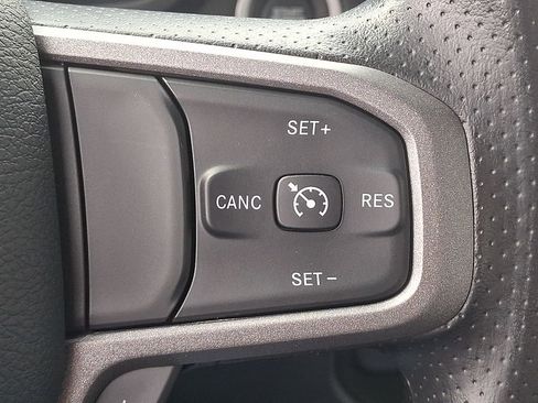Used 2024 RAM 2500 Tradesman w/ Chrome Appearance Group image 21