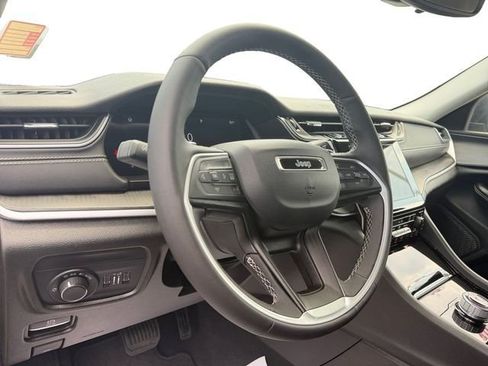 Certified 2023 Jeep Grand Cherokee Laredo w/ Luxury Tech Group I AWD/4WD image 16