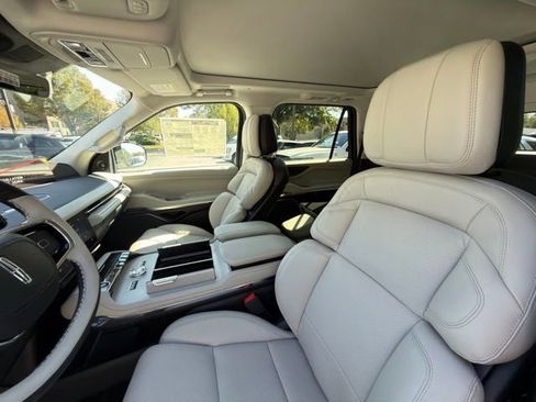 New 2025 Lincoln Navigator Reserve image 10