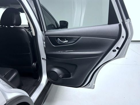 Used 2018 Nissan Rogue SL w/ Premium Package AWD/4WD image 17