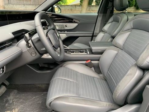 New 2025 Lincoln Nautilus Reserve image 14