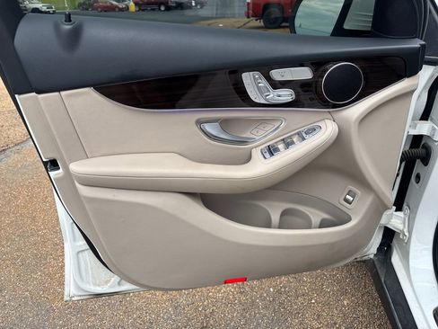 Used 2022 Mercedes-Benz GLC 300 image 7