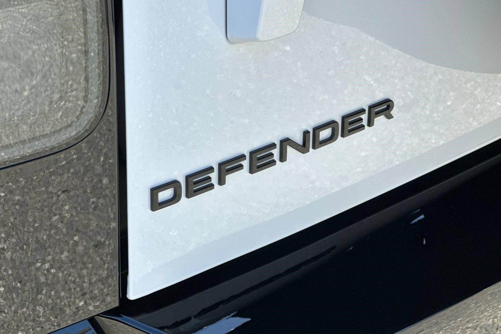 New 2026 Land Rover Defender 110 X-Dynamic SE AWD/4WD image 28