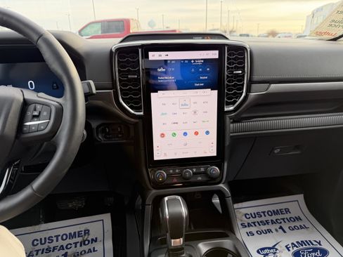 Used 2025 Ford Ranger Lariat w/ FX4 Off-Road Package image 10