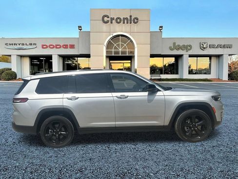Used 2023 Jeep Grand Cherokee L Laredo AWD/4WD image 2