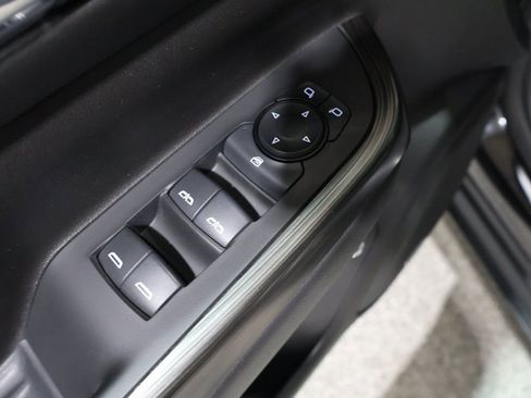 Used 2023 GMC Acadia SLT image 16