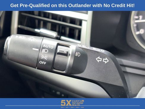 Used 2025 Mitsubishi Outlander SE FWD image 21