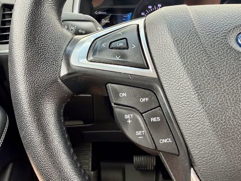 Used 2019 Ford Edge Titanium w/ Cold Weather Package FWD image 23