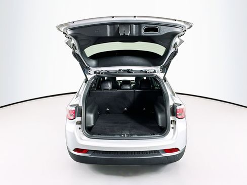 Used 2025 Jeep Compass Limited image 27