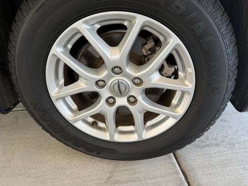 Used 2023 Chrysler Voyager LX image 28