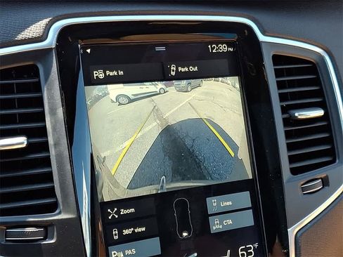 Used 2018 Volvo XC90 T6 Momentum w/ Convenience Package image 16