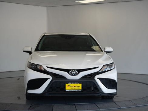 Used 2021 Toyota Camry SE FWD image 2