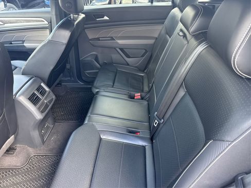 Used 2022 Volkswagen Atlas Cross Sport SE w/ Panoramic Sunroof Package image 10