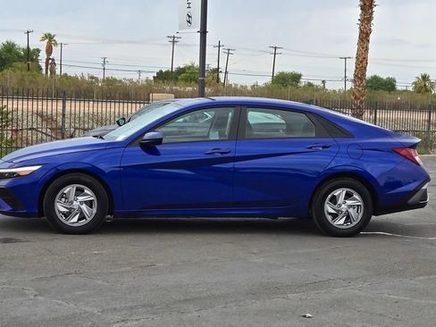 Used 2026 Hyundai Elantra SE FWD image 7