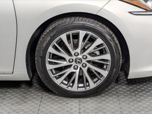 Used 2019 Lexus ES 300h w/ Premium Package FWD image 34