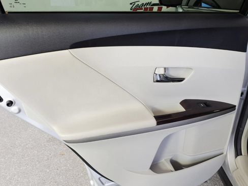 Used 2012 Toyota Venza LE w/ LE Convenience Pkg FWD image 23
