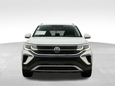 Used 2022 Volkswagen Taos SEL image 2