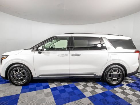 Used 2025 Kia Carnival SX FWD image 4