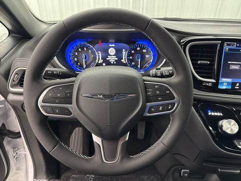 New 2026 Chrysler Pacifica Select image 20
